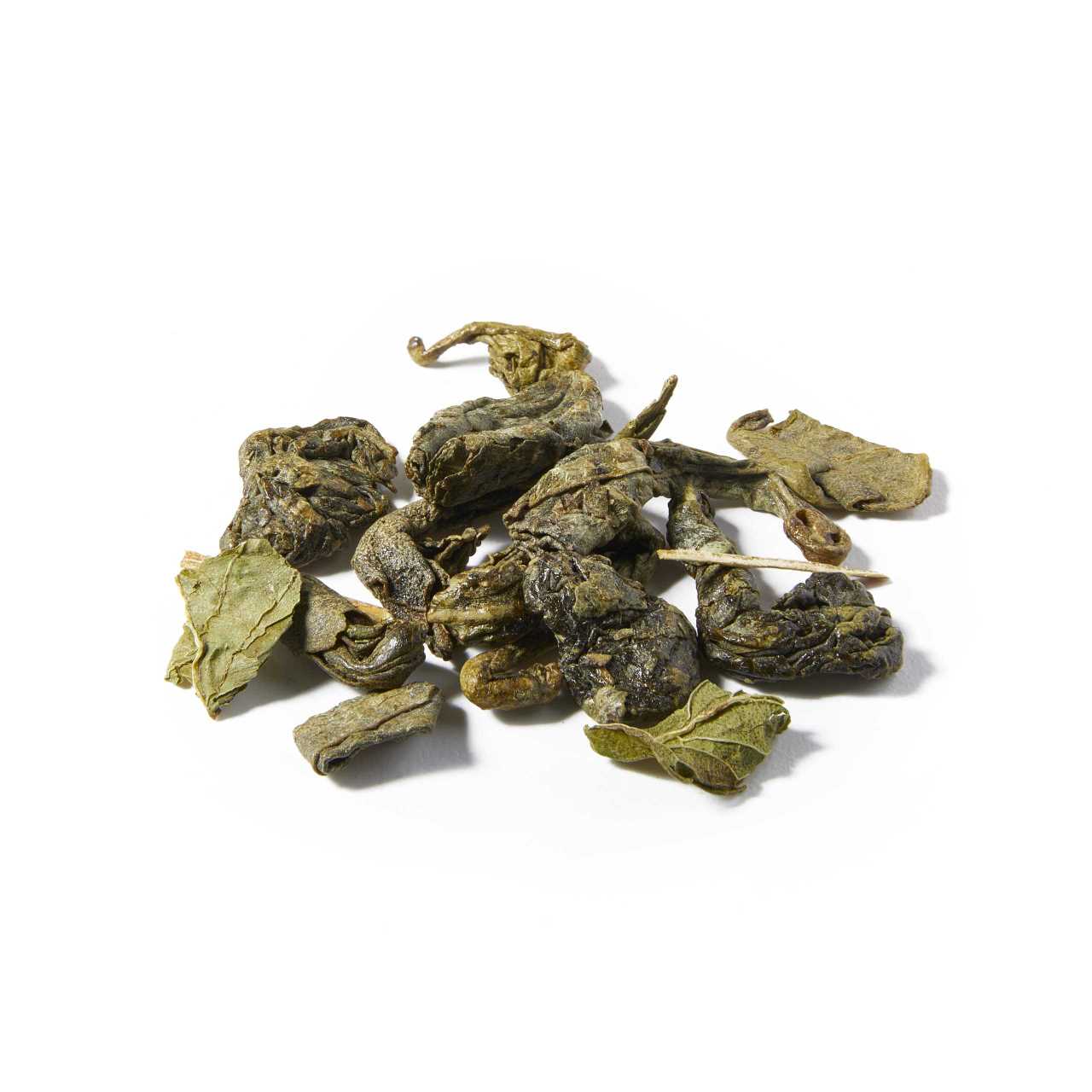 A macro pile of Menthos Gunpowder Loose Leaf Tea